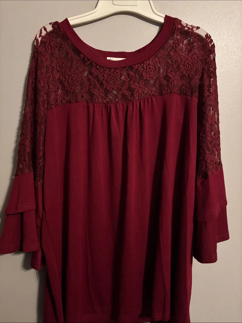 Women's Lace Yoke 3/4 Sleeve Top - Burgundy